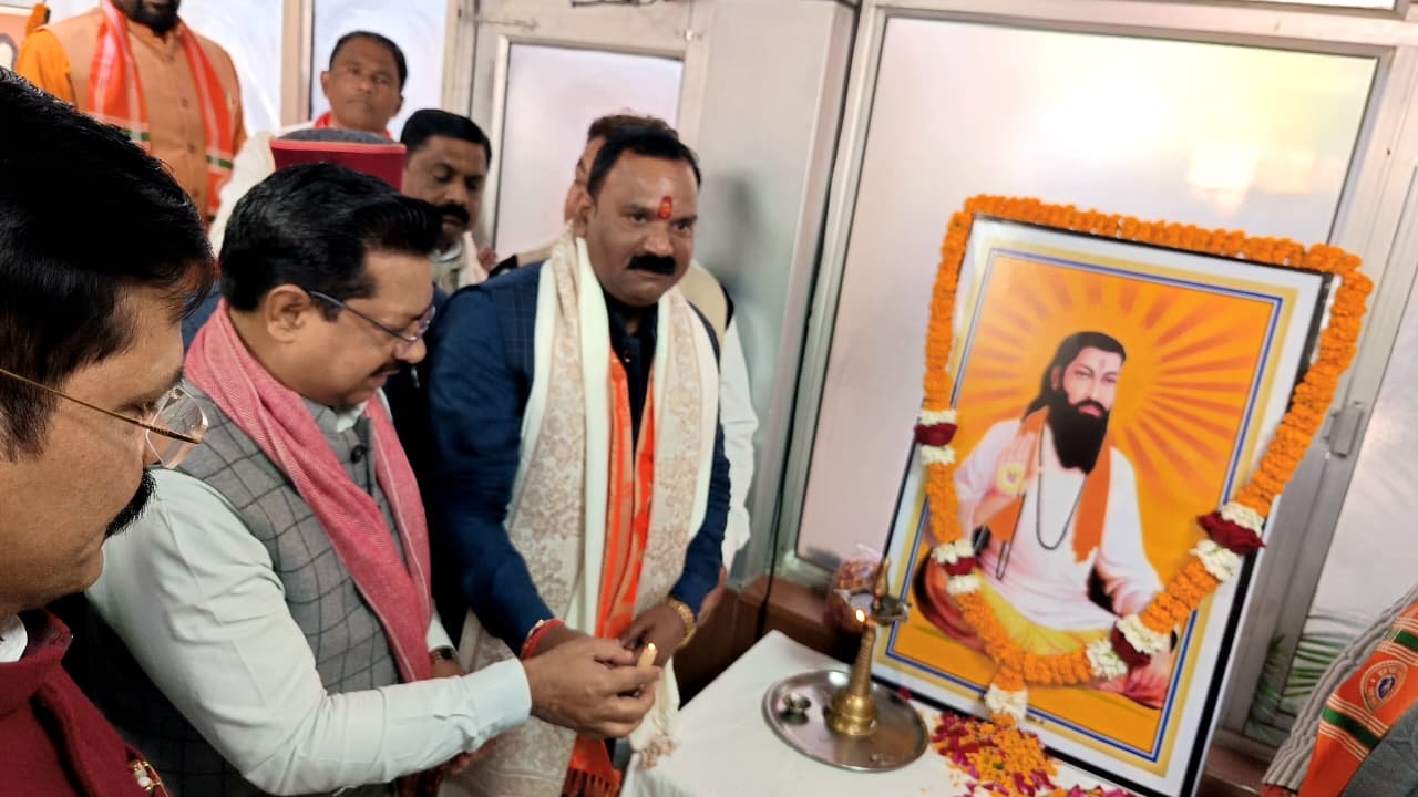 Dehradun: भाजपा प्रदेश कार्यालय में संत रविदास की 649वीं जयंती समारोह, सामाजिक समानता के संदेश को किया गया स्मरण