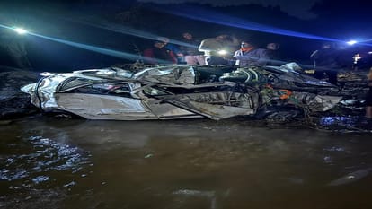 Pithoragarh: सातशिलिंग-थल मार्ग पर दर्दनाक हादसा, खाई में कार गिरने से दो युवक की मौत और चालक गंभीर रूप से घायल