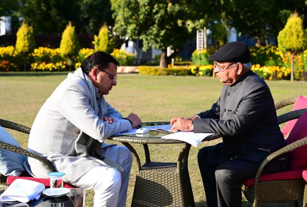 Dehradun: हल्द्वानी नितिन लोहनी हत्याकांड पर सीएम धामी से मिले कालाढूंगी विधायक बंसीधर भगत, अपराधियों को कठोर दंड दिलाने की मांग