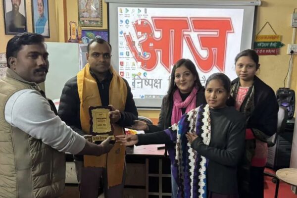 Haridwar: डीएम मयूर दीक्षित ने पाठशाला पहुंचकर बच्चों का बढ़ाया हौसला, शिक्षा व खेल पर दिया जोर