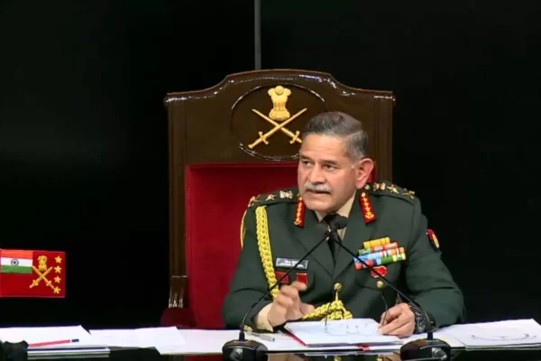 New Delhi: सेना प्रमुख जनरल उपेंद्र द्विवेदी का बड़ा बयान, IB और LoC के सामने 8 आतंकी कैंप पर सेना की कड़ी नजर