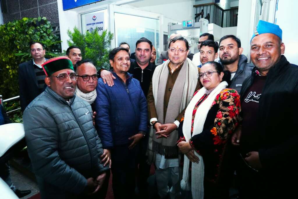 Dehradun: उपनल कर्मचारियों के प्रतिनिधिमंडल ने मुख्यमंत्री धामी से भेंट कर समान कार्य–समान वेतन के कैबिनेट फैसले पर जताया आभार