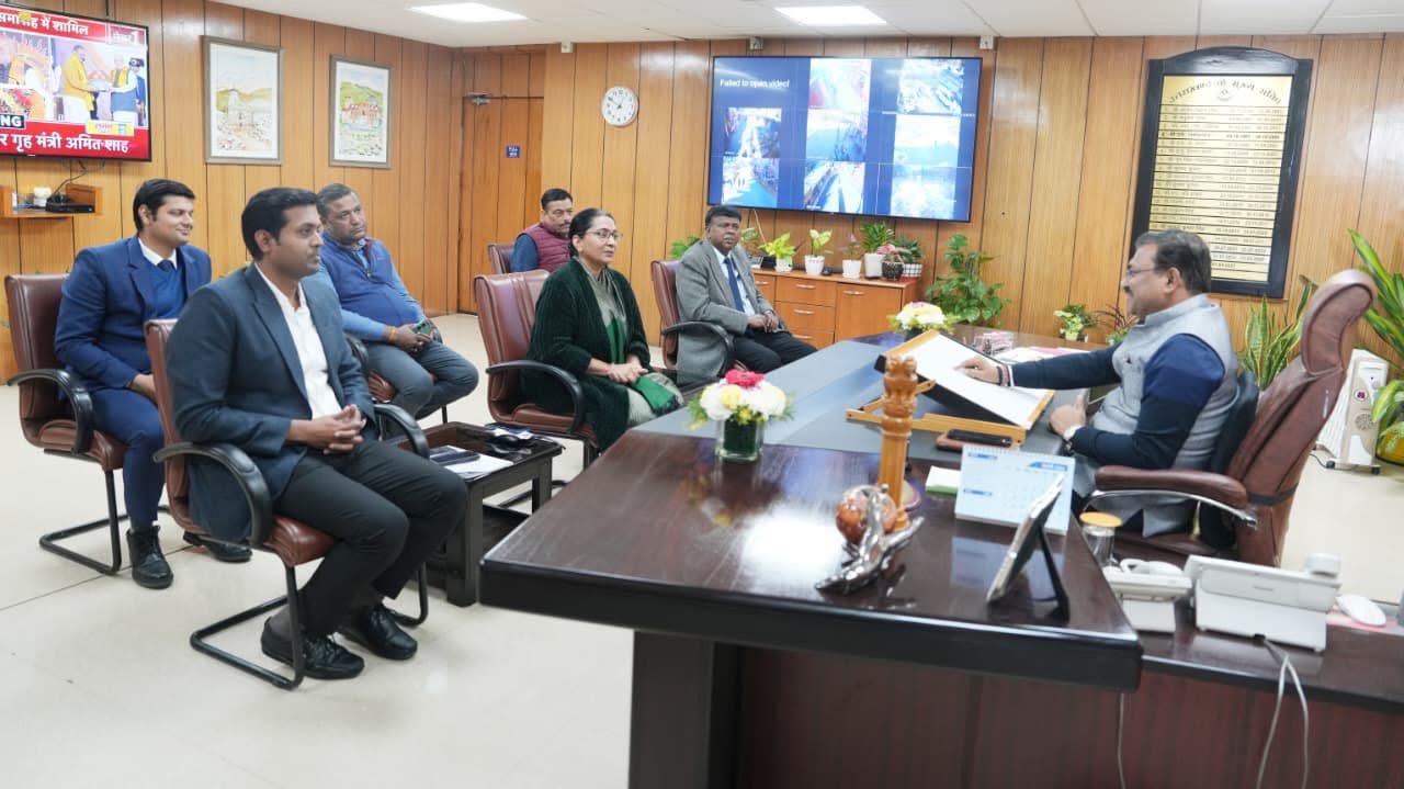 Dehradun: मुख्य सचिव की अध्यक्षता में उत्तर रेलवे के साथ बैठक, ऋषिकेश–डोईवाला बाईपास और कुम्भ 2027 रेल यातायात पर अहम निर्देश