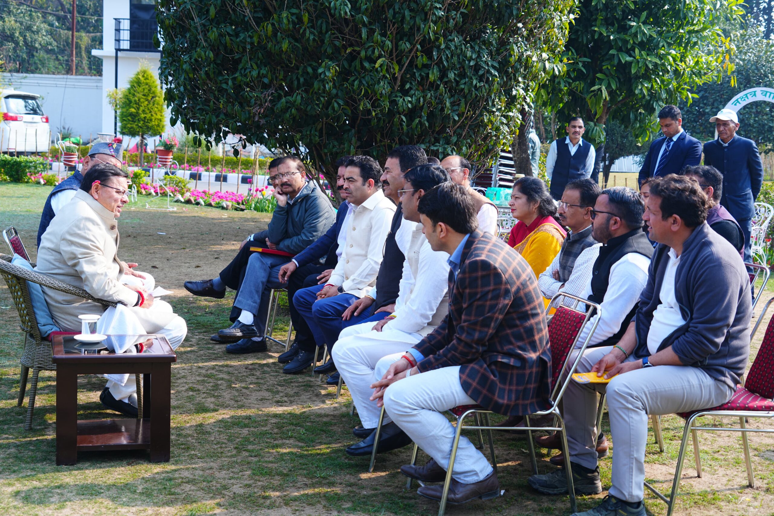 Dehradun: सरकारी दफ्तरों में सुरक्षा सख्त, मुख्यमंत्री धामी ने एसओपी बनाने के दिए निर्देश