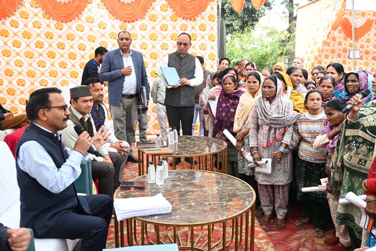 Lalkuan: लालकुआं शिविर में डीएम रयाल का बड़ा ऐलान, किसानों को हरसंभव सहायता और गरीबों का किराया यथावत रखने के सख्त निर्देश