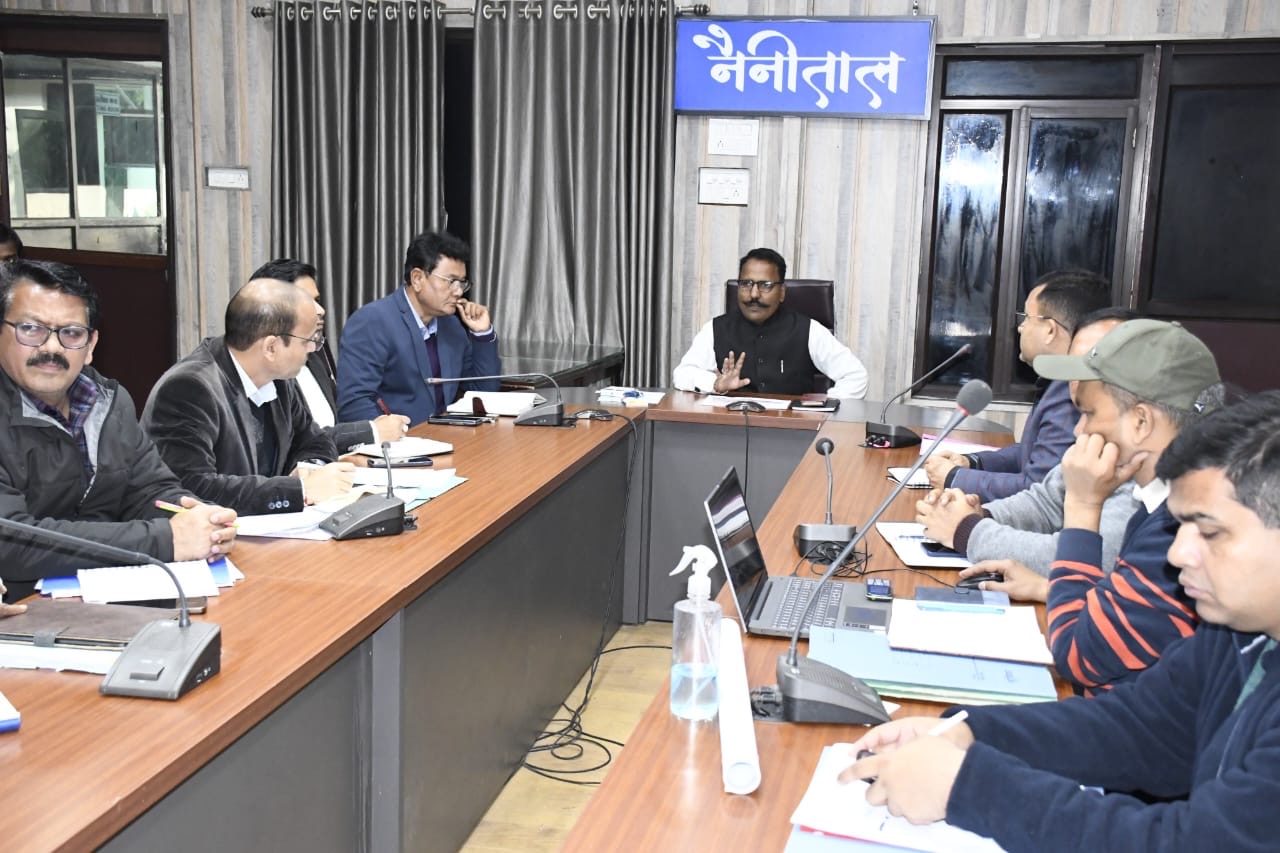 Haldwani: हल्द्वानी में एडीबी परियोजनाओं की समीक्षा, डीएम ललित मोहन रयाल ने मानसून से पहले कार्य पूरे करने के दिए सख्त निर्देश