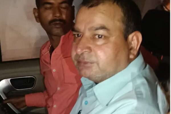 Bihar: किशनगंज में 15 हजार की रिश्वत लेते खनन कार्यालय के प्रधान लिपिक व चपरासी गिरफ्तार, निगरानी टीम की सटीक ट्रैप कार्रवाई