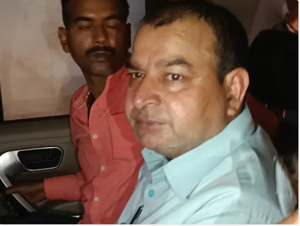 Bihar: किशनगंज में 15 हजार की रिश्वत लेते खनन कार्यालय के प्रधान लिपिक व चपरासी गिरफ्तार, निगरानी टीम की सटीक ट्रैप कार्रवाई