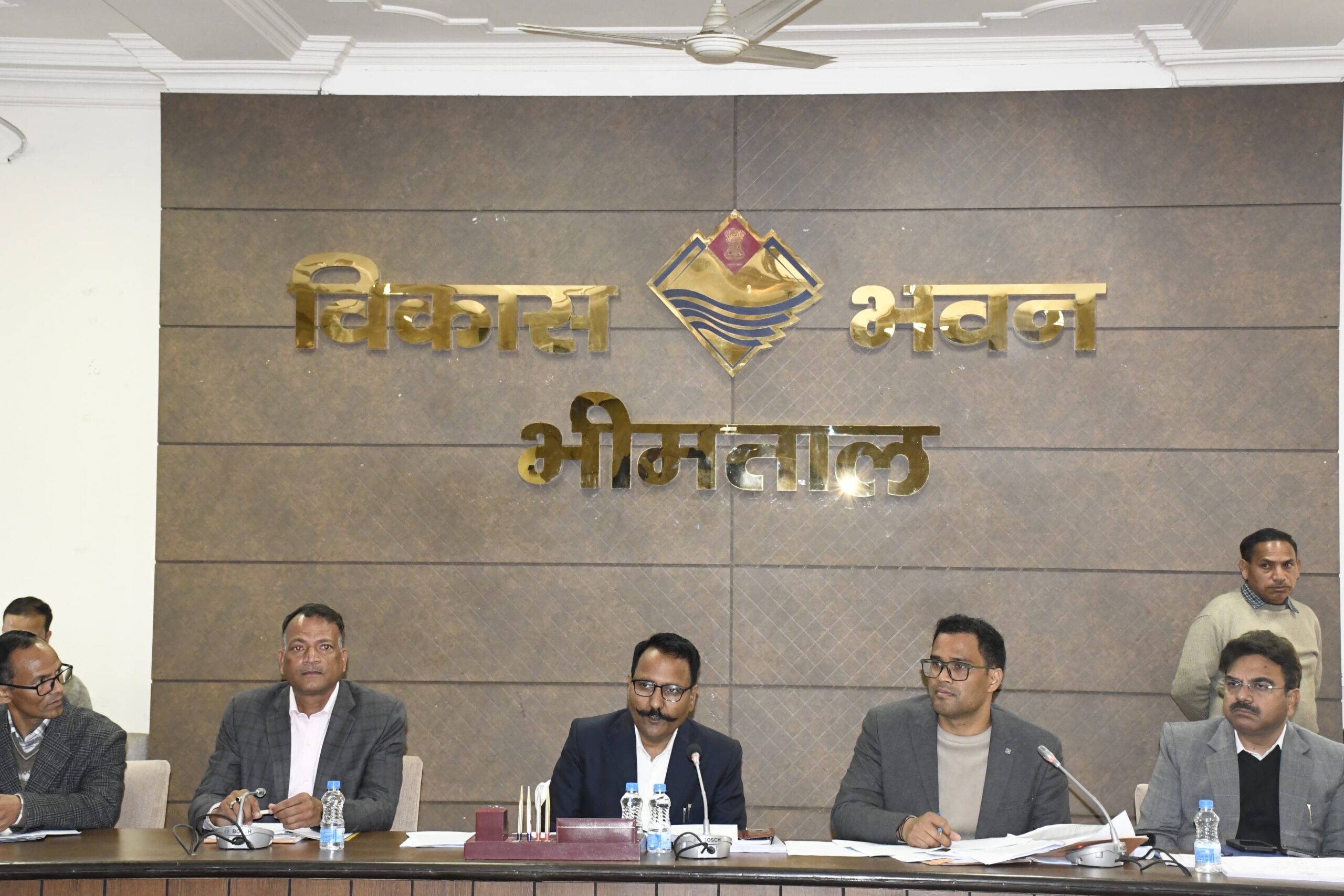 Nainital: वित्तीय वर्ष समाप्ति से पहले 10 मार्च तक 100% बजट खर्च के निर्देश, डीएम ललित मोहन रयाल ने विकास कार्यों और बीस सूत्री कार्यक्रम में ए श्रेणी बनाए रखने के दिए निर्देश