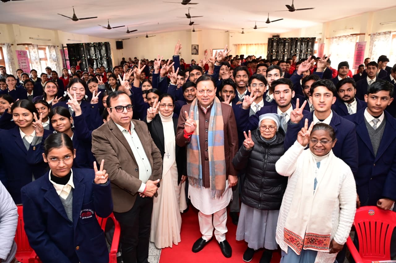 Dehradun: मुख्यमंत्री धामी ‘परीक्षा पे चर्चा’ में शामिल, परीक्षा को जीवन की चुनौती नहीं बल्कि परिपक्वता का पड़ाव बताया