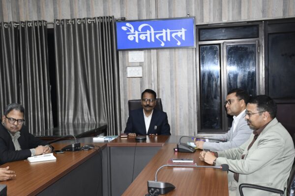 Haldwani: सुप्रीम कोर्ट के आदेश पर बनभूलपुरा रेलवे भूमि प्रकरण में प्रशासन अलर्ट, डीएम ललित मोहन रयाल ने समयबद्ध अनुपालन के दिए सख्त निर्देश