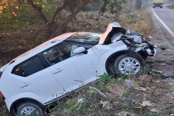 Ramnagar: रामनगर में भीषण सड़क हादसा, NH-309 पर पिकअप-कार टक्कर में रुहेलखंड मेडिकल कॉलेज के दो डॉक्टर गंभीर घायल