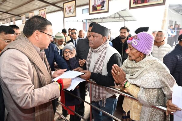 Khatima: मुख्यमंत्री पुष्कर सिंह धामी का खटीमा प्रवास, कैंप कार्यालय में जनसुनवाई के दौरान अधिकारियों को त्वरित समाधान के निर्देश