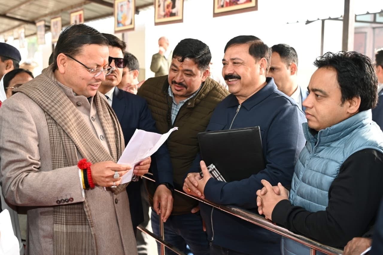 Khatima: मुख्यमंत्री पुष्कर सिंह धामी का खटीमा प्रवास, कैंप कार्यालय में जनसुनवाई के दौरान अधिकारियों को त्वरित समाधान के निर्देश Khatima