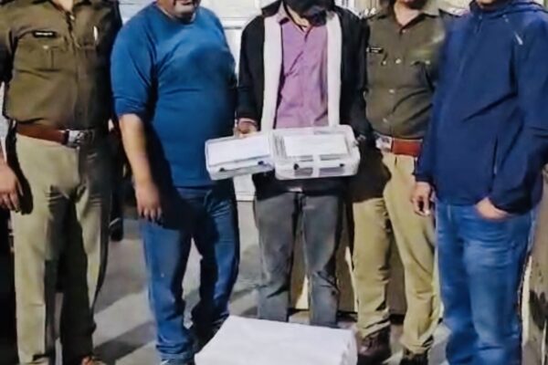 Udham Singh nagar: ऊधम सिंह नगर में एसटीएफ का बड़ा खुलासा, फर्जी जन सेवा केंद्र से आधार-पैन-मार्कशीट बनाने वाला गिरफ्तार