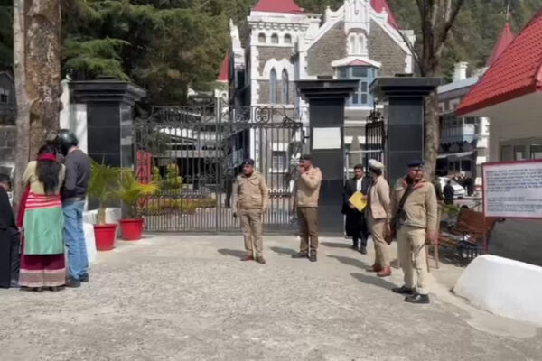 Nainital: नैनीताल हाईकोर्ट और जिला न्यायालय को बम से उड़ाने की धमकी, तीसरे दिन भी ई-मेल से मचा हड़कंप