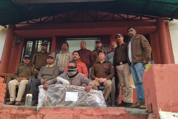 Champawat: चंपावत में गुलदार की खाल के साथ तस्कर गिरफ्तार, वन्यजीव तस्करी नेटवर्क खंगालने में जुटा वन विभाग