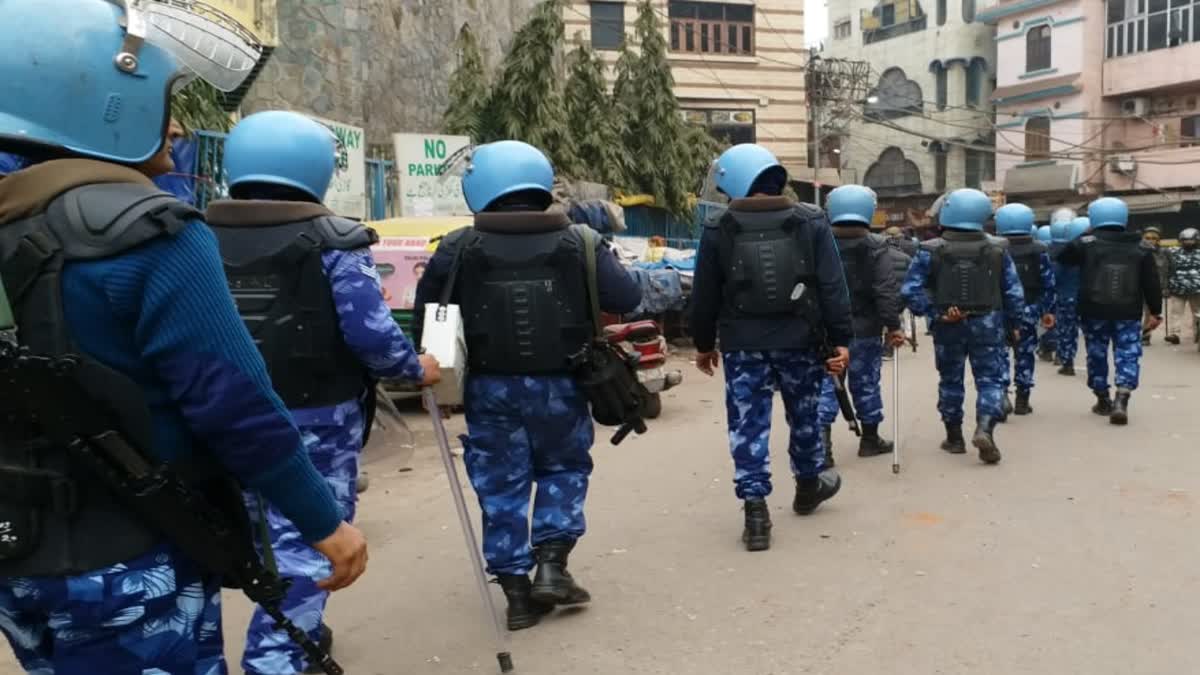 New Delhi: दिल्ली में आतंकी साजिश का अलर्ट, लालकिला-चांदनी चौक हाई अलर्ट पर, सुरक्षा एजेंसियां सतर्क