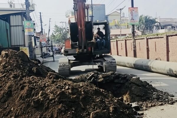 Haldwani: हल्द्वानी की जर्जर सड़कों ने बढ़ाई जनता की मुश्किलें, क्या बरसात से पहले बदलेगी हल्द्वानी की तस्वीर या फिर बढ़ेंगी आमजन की मुश्किलें?