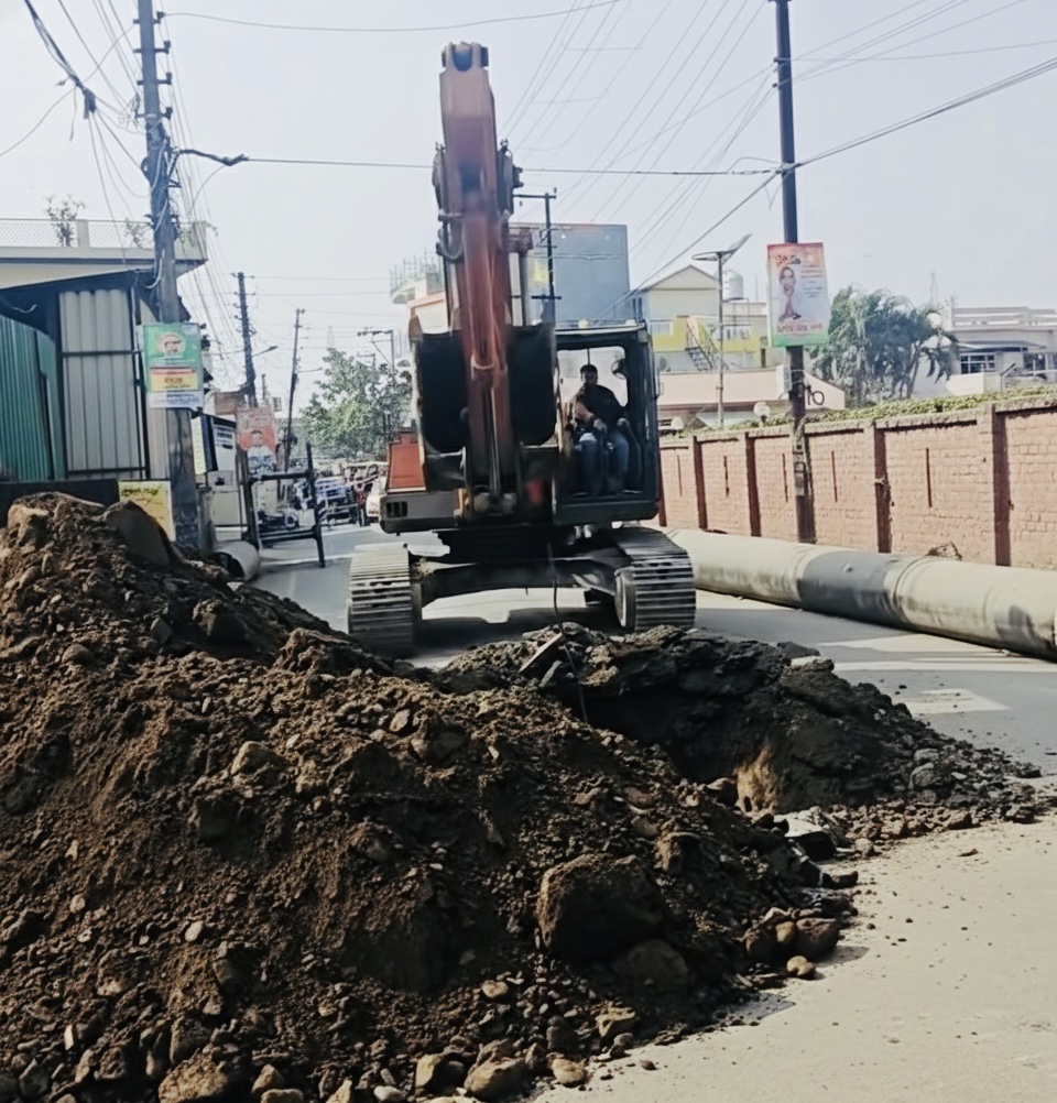 Haldwani: हल्द्वानी की जर्जर सड़कों ने बढ़ाई जनता की मुश्किलें, क्या बरसात से पहले बदलेगी हल्द्वानी की तस्वीर या फिर बढ़ेंगी आमजन की मुश्किलें?