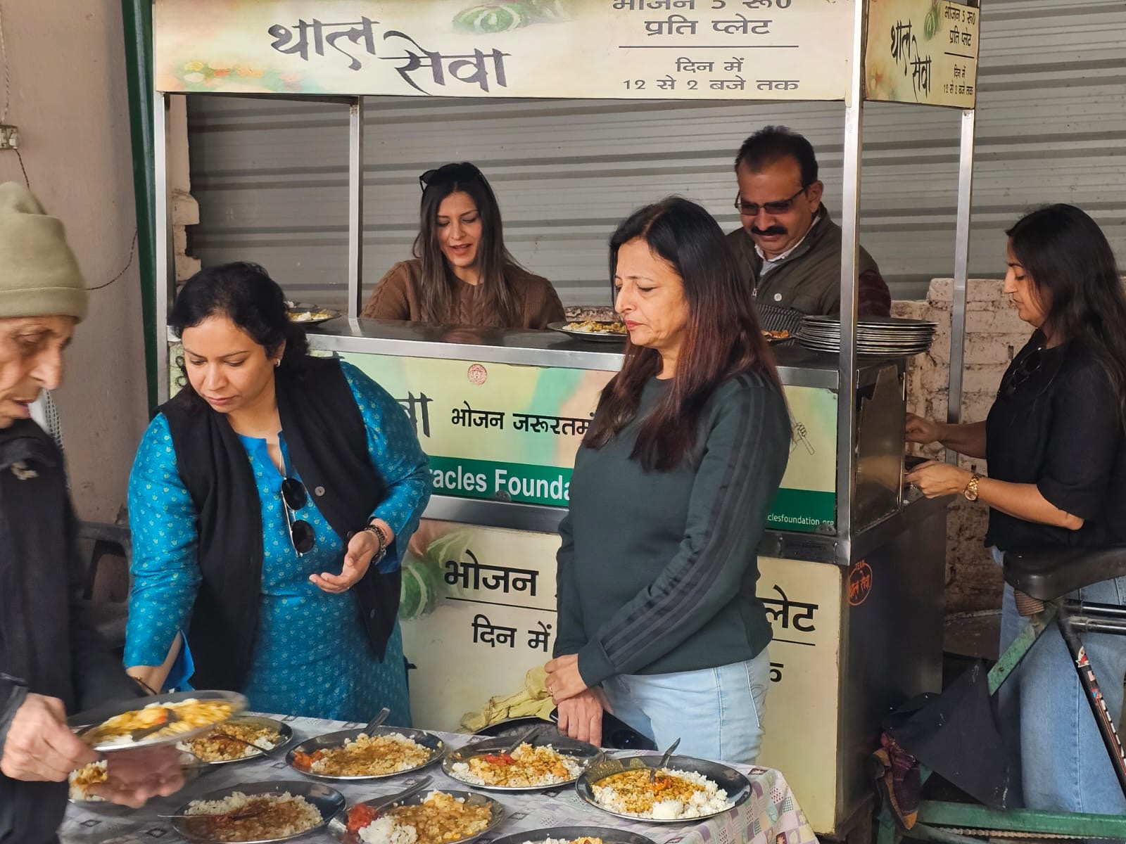 Haldwani: आईजी रिद्धिम अग्रवाल की मौजूदगी में ‘थाल सेवा’ ने रचा इतिहास, 5 रुपये में 30 लाख भोजन परोसकर बनाया कीर्तिमान