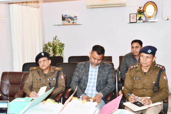Nainital: ऑपरेशन क्रैक डाउन से अपराधियों में हड़कंप, नैनीताल पुलिस ने शुरू किया एक माह का सघन सत्यापन अभियान