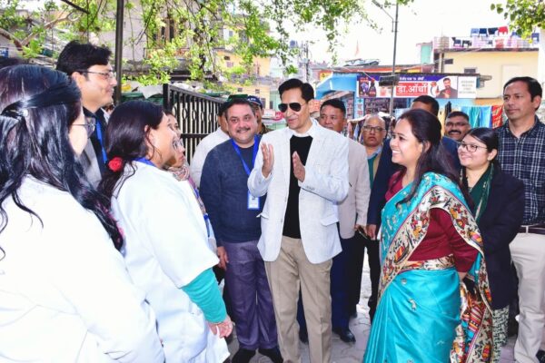 Bageshwar: कुमाऊं आयुक्त ने बागेश्वर जिला अस्पताल का किया निरीक्षण, दवाओं की उपलब्धता और 108 सेवा पर दिए कड़े निर्देश