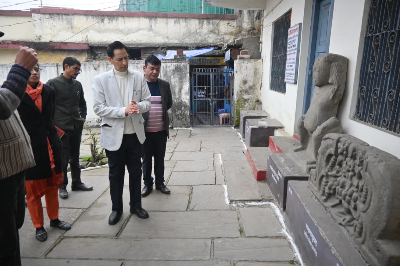 Almora: अल्मोड़ा की सांस्कृतिक धरोहरों के संरक्षण को आयुक्त दीपक रावत का संदेश, राजकीय संग्रहालय और मल्ला महल के समग्र विकास की बनेगी कार्ययोजना