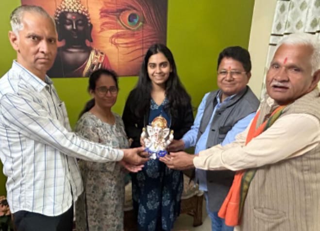 Kichha: किच्छा की बेटी शांभवी ने रचा इतिहास, यूपीएससी में 46वीं रैंक हासिल कर बनीं आईएएस