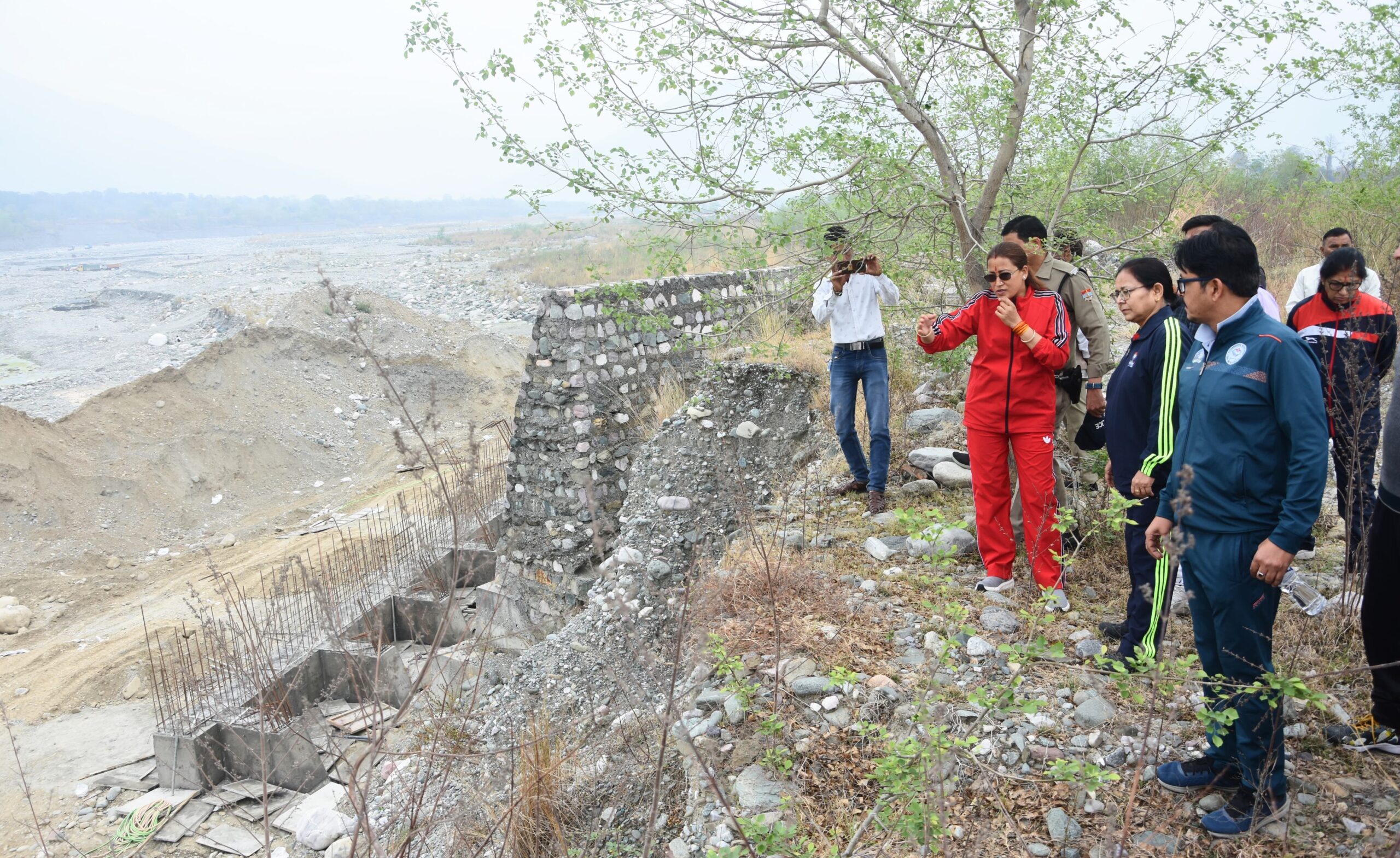 Haldwani: गौलापार में खेल विश्वविद्यालय का सपना साकार होने की ओर, मंत्री रेखा आर्या ने किया भूमि निरीक्षण