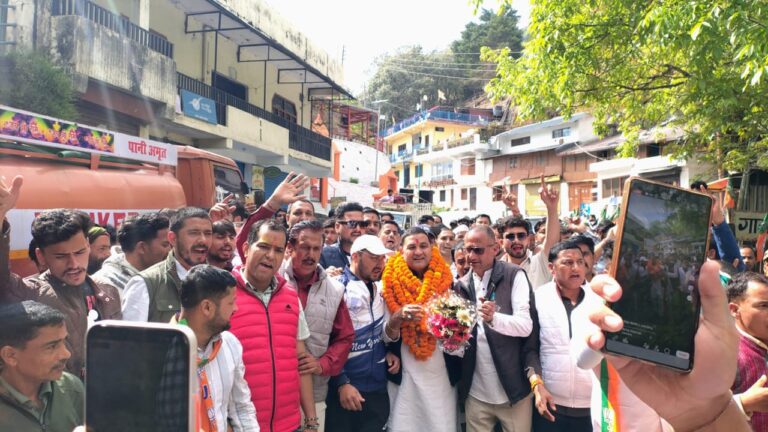 Ramgarh: रामगढ़ में मंत्री राम सिंह कैड़ा का भव्य स्वागत, विकास कार्यों में तेजी का किया बड़ा ऐलान