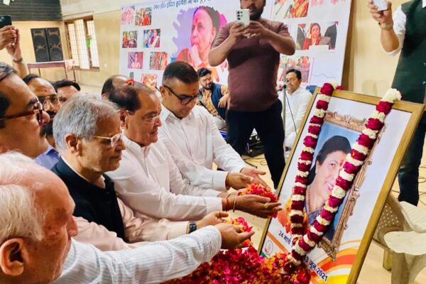 Haldwani: “विकास की देवी” इंदिरा हृदयेश की 85वीं जयंती पर हल्द्वानी के स्वराज आश्रम में उमड़ा जनसैलाब, नेताओं-कार्यकर्ताओं ने दी भावभीनी श्रद्धांजलि