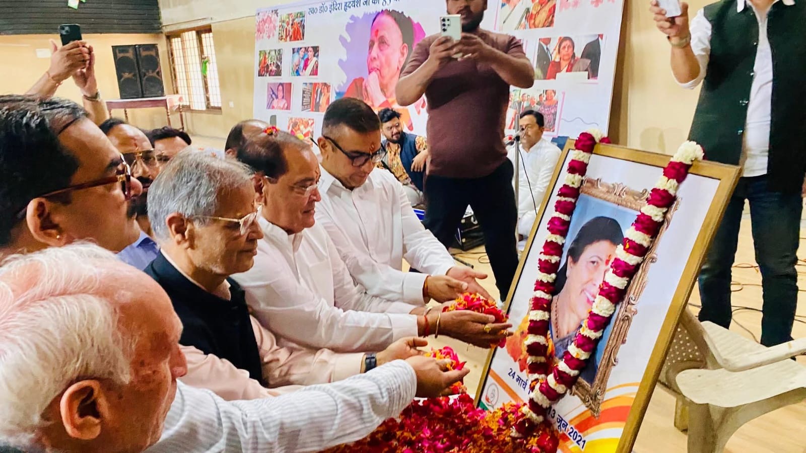 Haldwani: “विकास की देवी” इंदिरा हृदयेश की 85वीं जयंती पर हल्द्वानी के स्वराज आश्रम में उमड़ा जनसैलाब, नेताओं-कार्यकर्ताओं ने दी भावभीनी श्रद्धांजलि