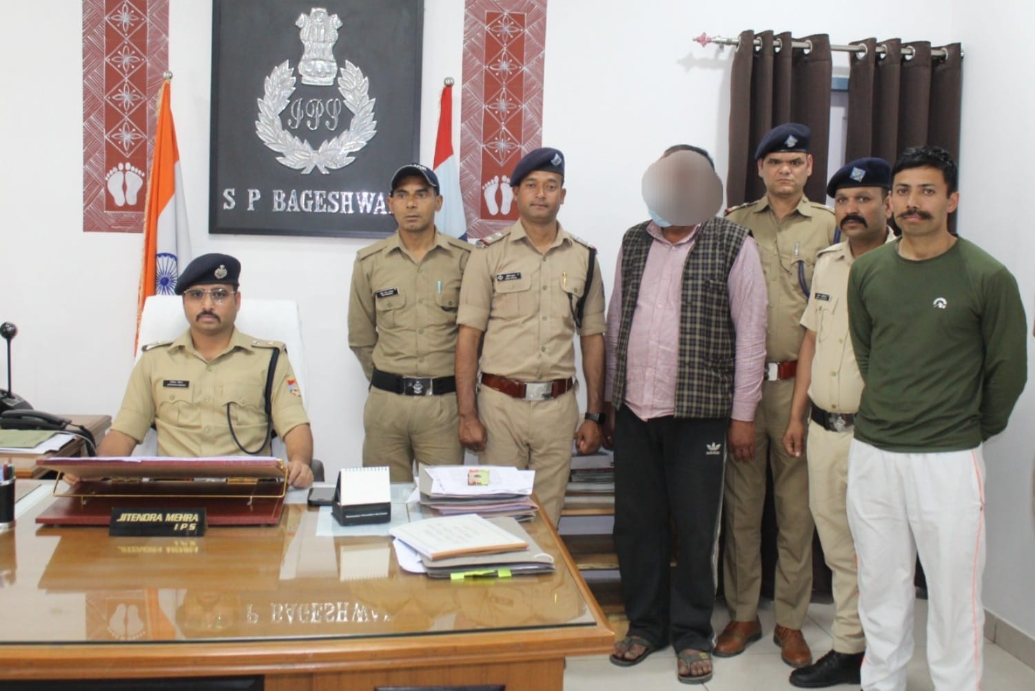 Bageshwar: बागेश्वर में होटल से 104 जिलेटिन छड़ें बरामद, 15 साल से छिपाकर रखे विस्फोटक के साथ आरोपी गिरफ्तार