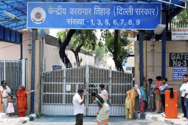 New Delhi: आरटीआई में बड़ा खुलासा- तिहाड़ जेलों में क्षमता से दोगुने कैदी, भोजन खर्च और मौतों का रिकॉर्ड देने से विभाग ने किया किनारा