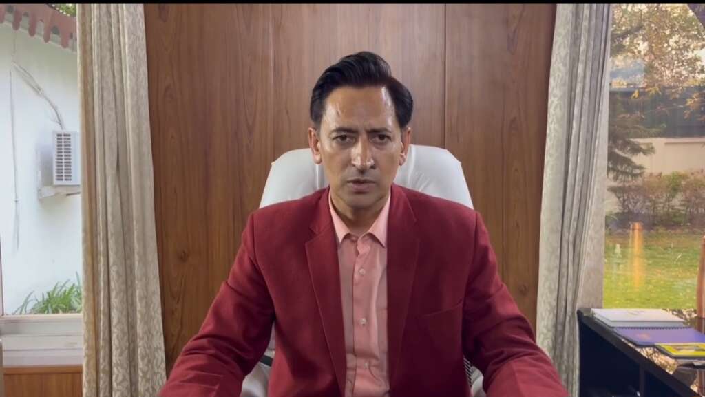 Haldwani: एलपीजी सिलेंडरों की कालाबाजारी पर प्रशासन सख्त, कुमाऊं कमिश्नर दीपक रावत ने जिलाधिकारियों को दिए निगरानी के निर्देश