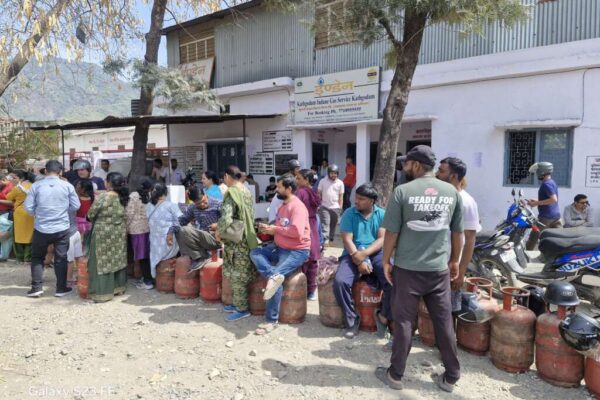 Haldwani: मिडिल-ईस्ट में बढ़ते तनाव के बीच हल्द्वानी में गैस के लिए लंबी कतारें, प्रशासन बोला—किल्लत नहीं, कालाबाजारी पर होगी कार्रवाई