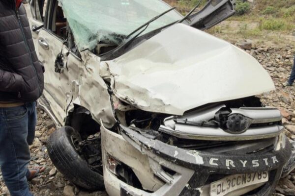 Pithoragarh: पिथौरागढ़ में दर्दनाक हादसा, बंगापानी में कार खाई में गिरी; दो की मौत, दो गंभीर घायल