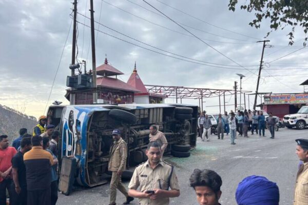 Nainital: ज्योलिकोट-भवाली मार्ग पर भीषण हादसा, गेठिया मोड़ पर केमू बस पलटने से एक की मौत और 6 गंभीर घायल