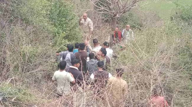 Uttarakhand: उत्तरकाशी में 200 मीटर गहरी खाई में गिरी कार, एक की मौत और दूसरे की तलाश जारी