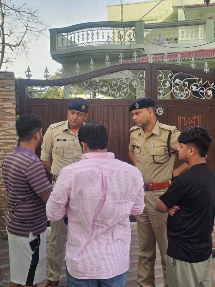 Dehradun: देहरादून मसूरी रोड पर रोड रेज की सनसनी, स्कॉर्पियो सवारों की टायर फायरिंग में मॉर्निंग वॉकर की मौत, फरार आरोपियों की तलाश तेज Dehradun