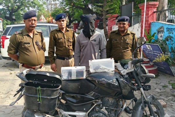 Haldwani: अंतर्राज्यीय शातिर चोर हल्द्वानी में गिरफ्तार, चोरी की बाइक-मोबाइल और अवैध पिस्टल बरामद