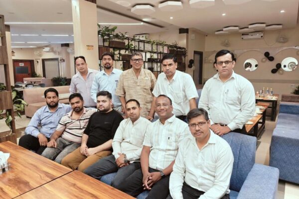 Ramnagar: उत्तराखंड में स्कूल बस किराया बढ़ोतरी, 10 किमी तक ₹2200 शुल्क के खिलाफ रामनगर के अधिवक्ताओं की कड़ी आपत्ति