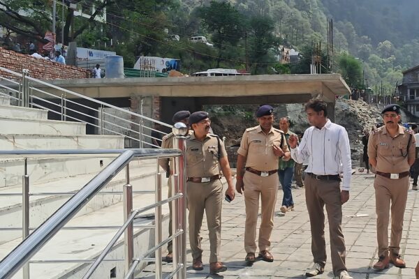 Nainital: कैंची धाम में सुरक्षा और ट्रैफिक पर सख्ती, पर्यटन सीजन से पहले एडीजी ने दिए कड़े निर्देश