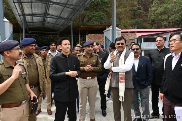 Nainital: कैंचीधाम जाम से राहत की तैयारी तेज, मुख्य सचिव ने भवाली-रातिघाट बाईपास कार्य तेज करने के दिए निर्देश