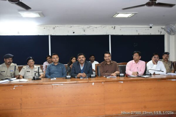 Haldwani: बनभूलपुरा अतिक्रमण प्रकरण में 31 मार्च तक सर्वे-पुनर्वास पूरा करने का अल्टीमेटम, ADM विवेक राय सख्त