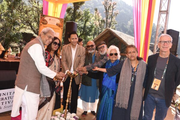 Nainital: चारखेत में नैनीताल लिटरेचर फेस्टिवल का आगाज़, आयुक्त दीपक रावत बोले “ऐसे आयोजनों से पर्यटन को मिलेगी नई पहचान”