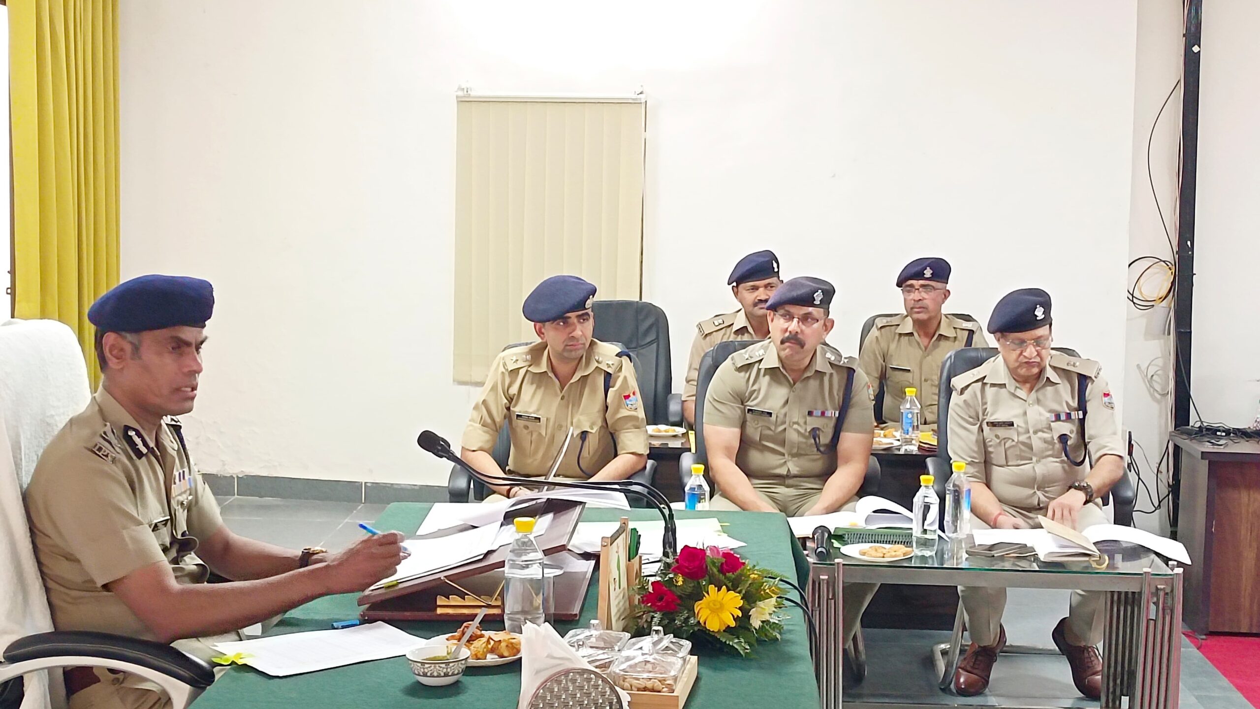Haldwani: हल्द्वानी में एडीजी अपराध ने की उच्चस्तरीय बैठक, महिला अपराध, नशा तस्करी व लंबित मामलों पर कड़े निर्देश