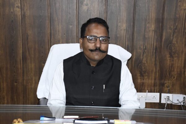 Nainital: पश्चिम एशिया गैस संकट पर प्रशासन सख्त, नैनीताल में विवाह समारोहों के लिए दो एलपीजी सिलेंडरों की सीमा तय