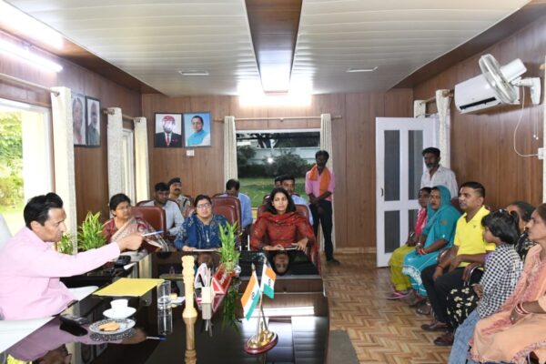 Haldwani: हल्द्वानी जनसुनवाई में आयुक्त दीपक रावत सख्त, नकद लेनदेन से लेकर जमीन विवाद तक दिए सख्त निर्देश